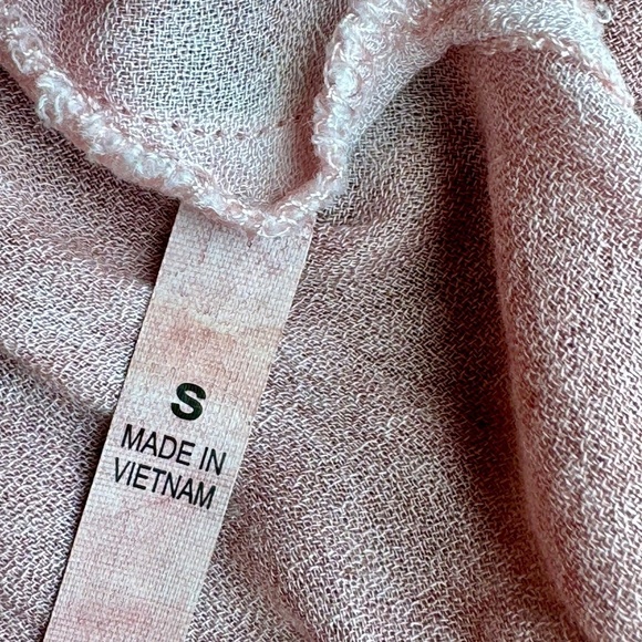 Gimmicks by BKE Bohemian floral Print Cold Shoulder Blush Pink Top – Size S - Picture 10 of 13